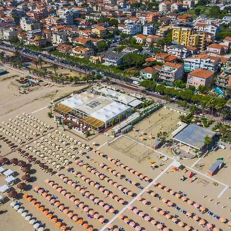 Playa Aparthotel 3*