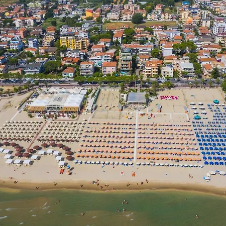 Playa Aparthotel 3*