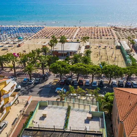 Playa Aparthotel 3*